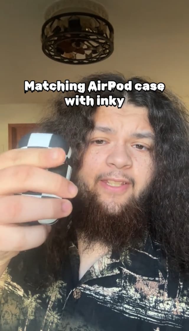 Matching airpods case with my inky OnMee